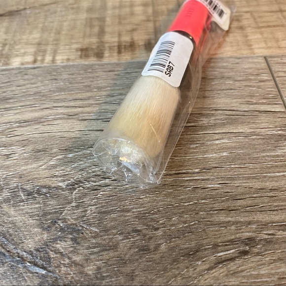 Bobbi Brown Mini Face Blender Brush - Picture 3 of 3